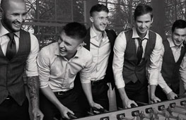 Albione одели футболистов национальной сборной в костюмы-тройки