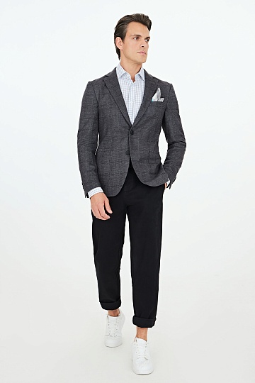 Серый пиджак в крупную клетку