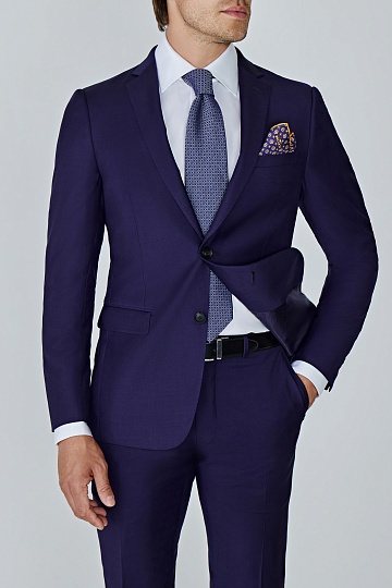 Однотонный темно-синий костюм