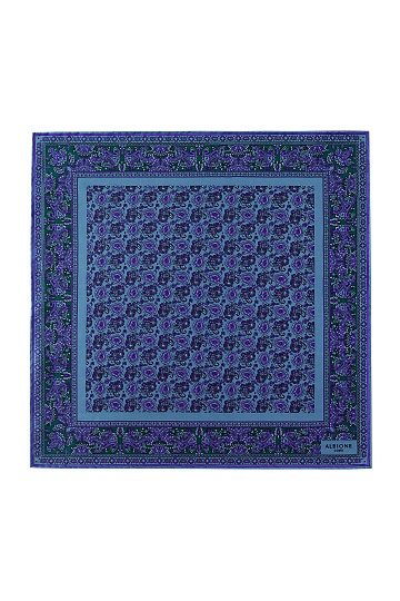 Синий платок с цветочным узором