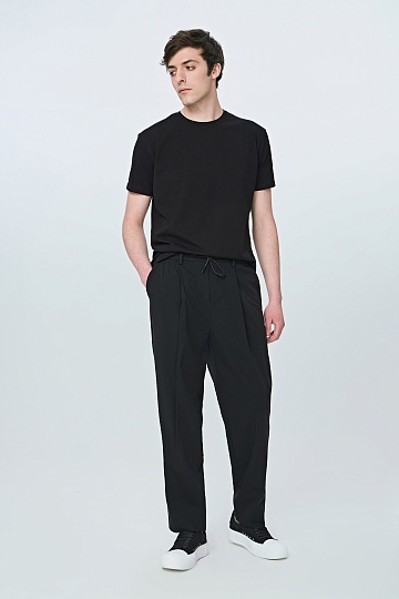 Черные брюки на шнурке