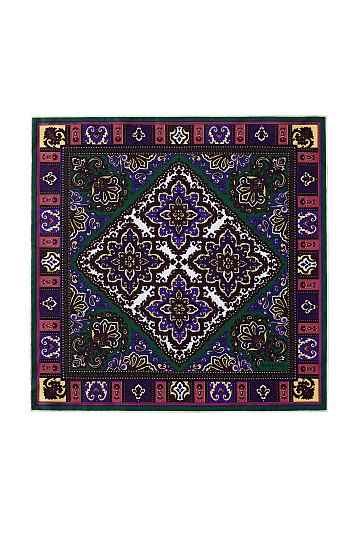 Пестрый платок с орнаментом