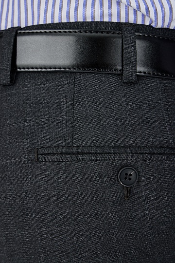 Серые брюки в клетку