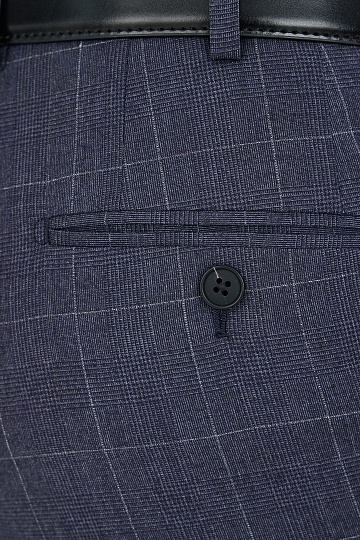 Темно-синие брюки в серую клетку