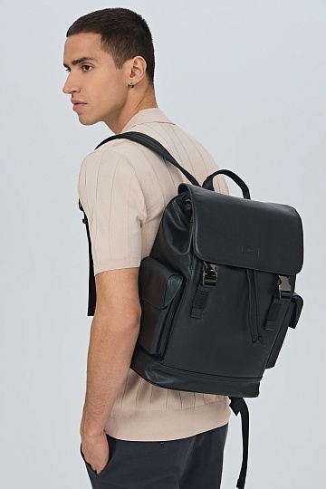 Кожаный рюкзак с карманами