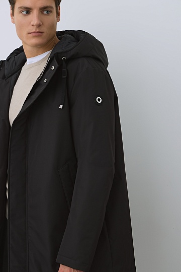 Черный пуховик