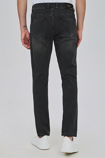 Черные джинсы