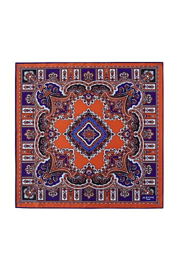 Красно-фиолетовый платок с орнаментом