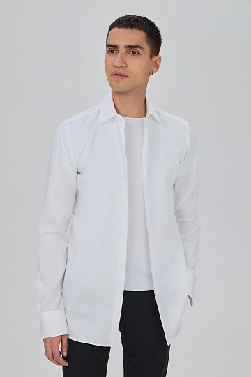 Белая футболка с круглым вырезом