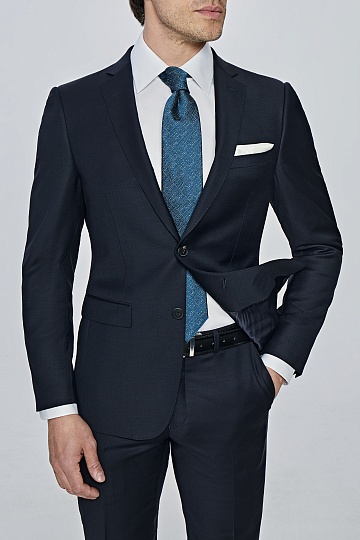 Черный однотонный костюм