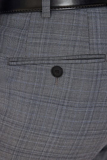 Серые брюки в клетку