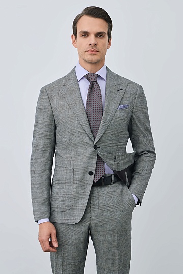 Светло-серый пиджак в клетку