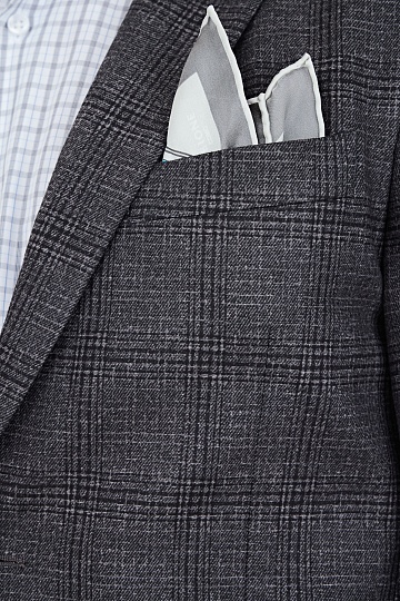 Серый пиджак в крупную клетку