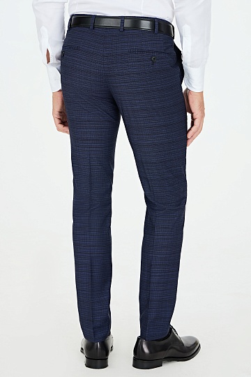 Темно-синие брюки в черную горизонтальную полоску