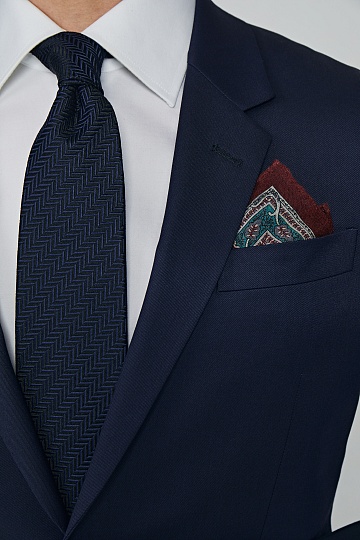 Темно-синий однотонный костюм