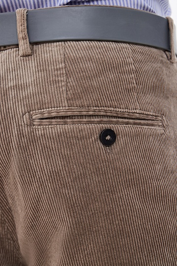 Бежевые вельветовые брюки чинос