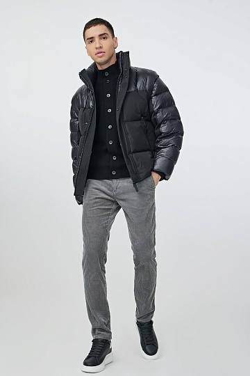 Черный пуховик с отстегивающимися рукавами