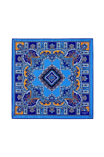 Голубой платок с фиолетовым орнаментом