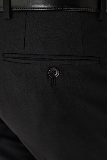 Однотонные черные брюки