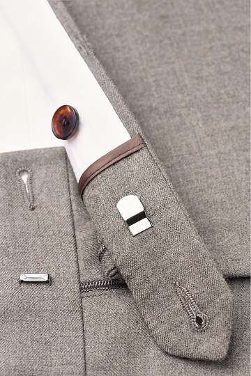 Брюки коричневого цвета