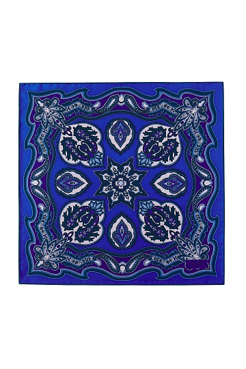 Синий платок с орнаментом