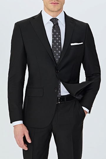 Однотонный черный костюм