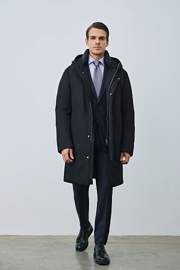 Пуховик черного цвета