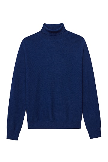Свитер синего цвета с воротником под горло