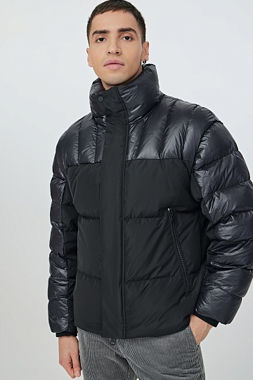 Черный пуховик с отстегивающимися рукавами