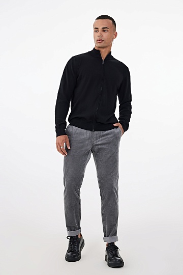 Серые вельветовые брюки чинос