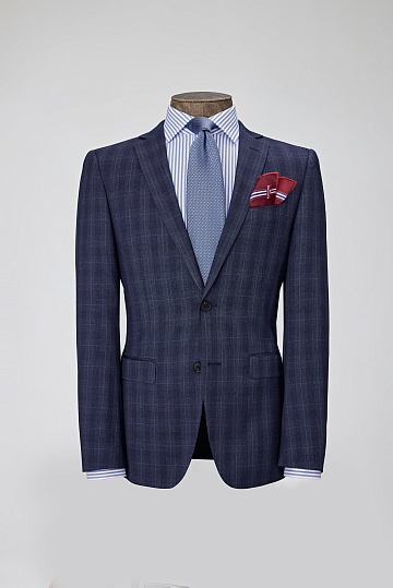 Темно-синий костюм в клетку