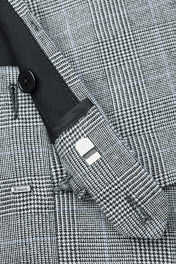 Светло-серые брюки в клетку