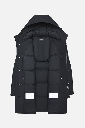 Пуховик черного цвета