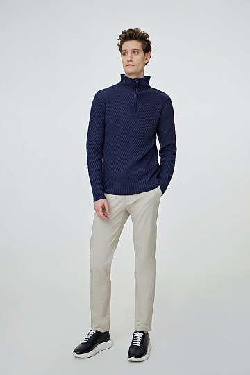 Синий свитер с воротником стойкой на молнии