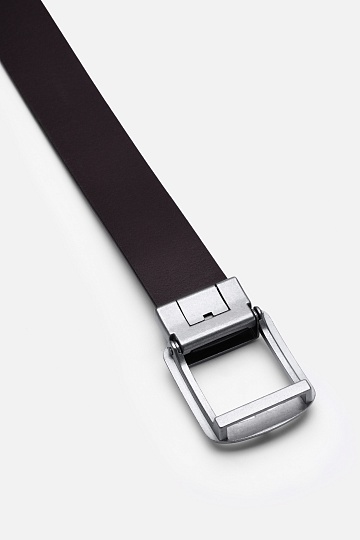 Коричневый кожаный ремень