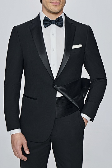 Смокинг черного цвета