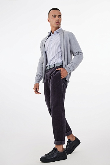 Темно-серые вельветовые брюки чинос