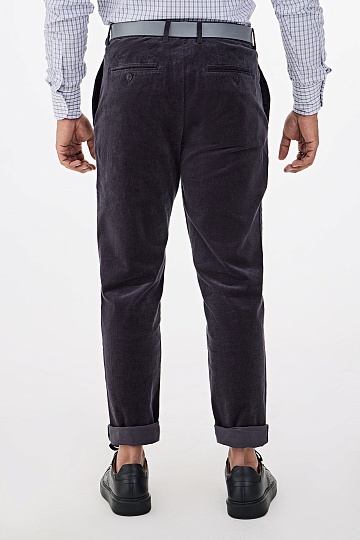 Темно-серые вельветовые брюки чинос