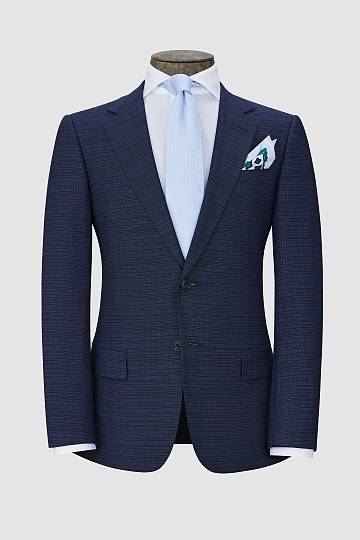 Темно-синий костюм в черную горизонтальную полоску