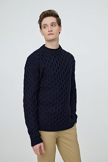 Темно-синий вязаный свитер с узором