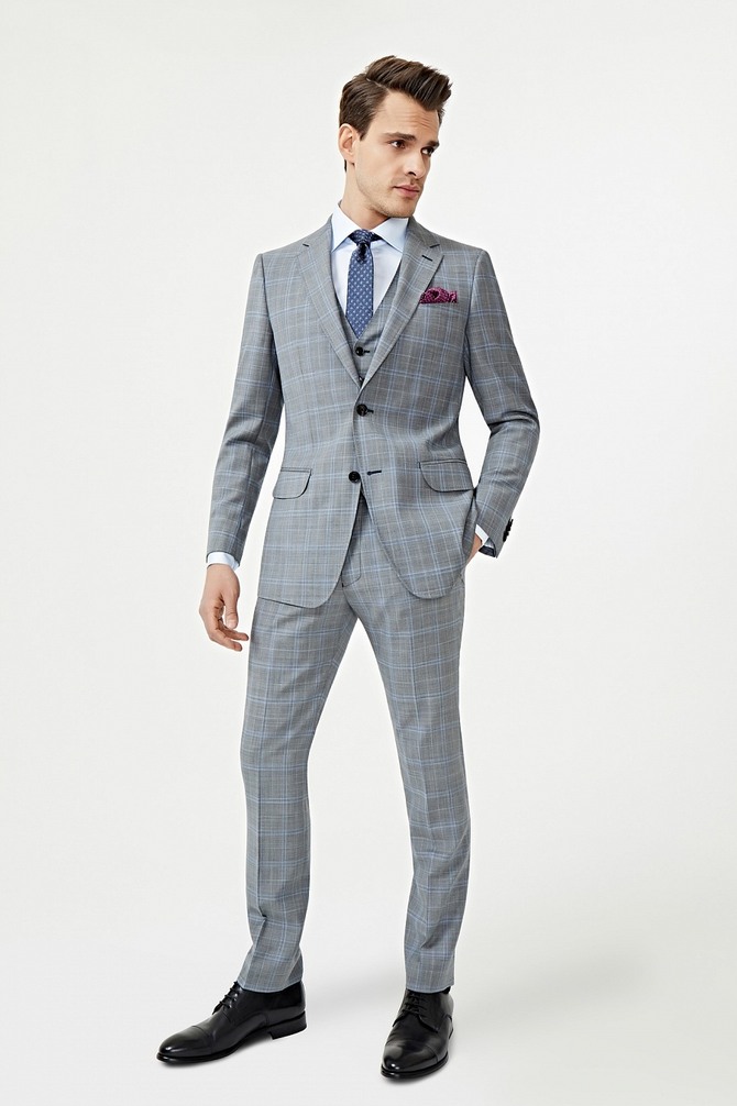 Вещь месяца: светло-серый костюм в голубую клетку