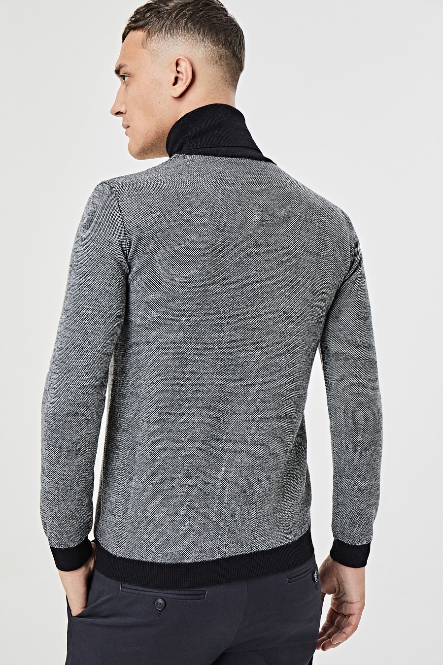 Вещь месяца. Водолазка с контрастным воротом