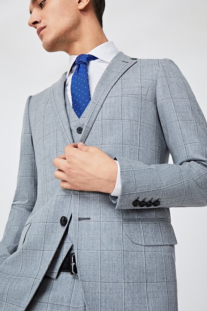 Зачем нужны пуговицы на рукаве пиджака