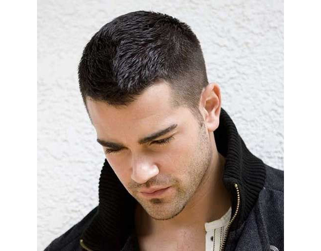 10 самых актуальных мужских стрижек на лето