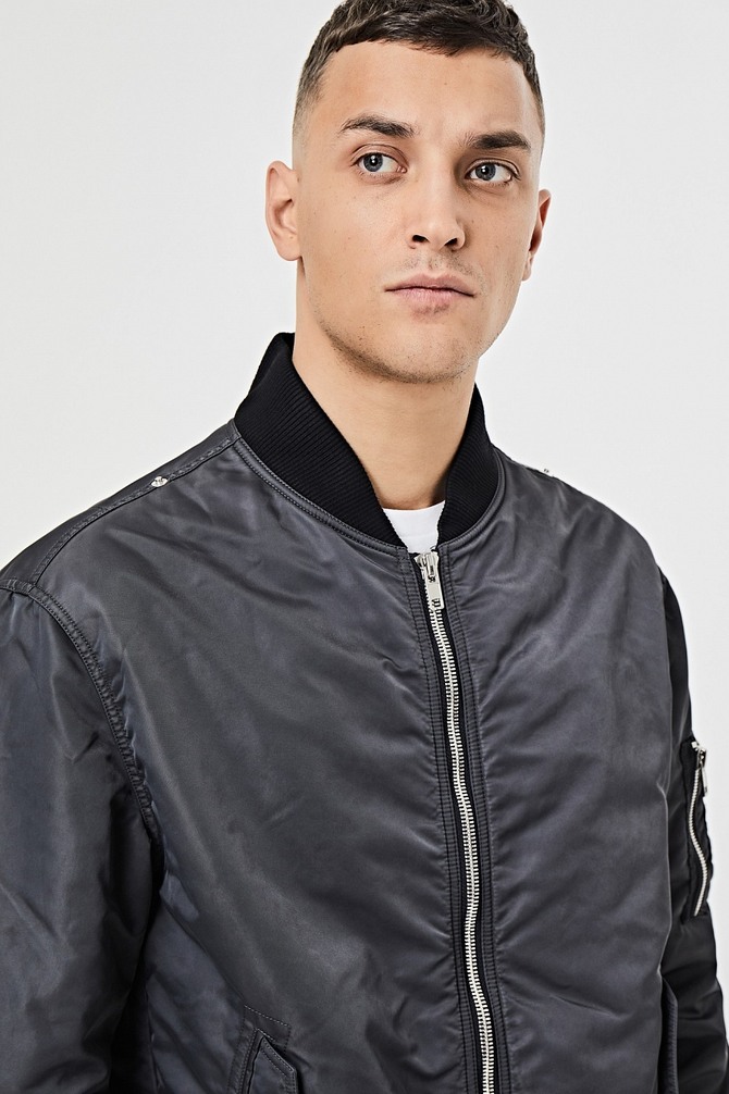 Собираем весенний образ: бомбер или пальто?