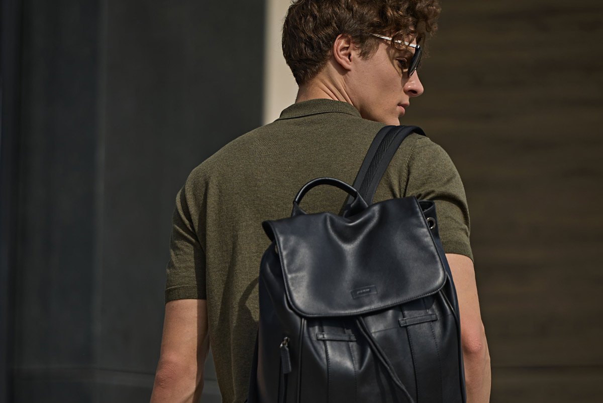 Выбираем мужскую сумку: особенности и правила