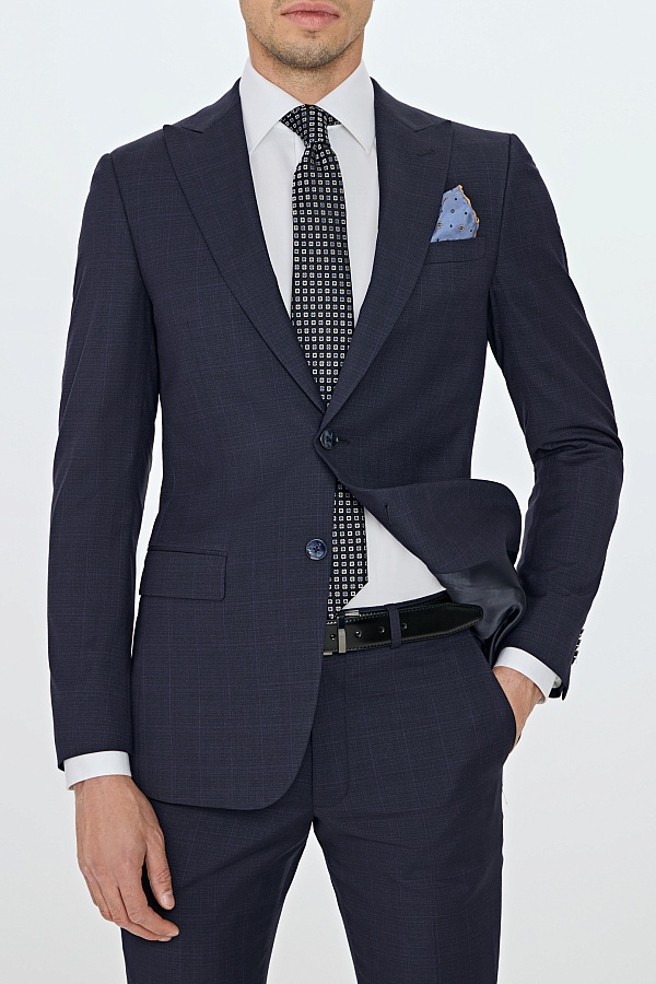 Серо-синий костюм в клетку
