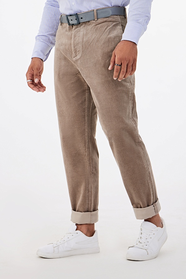 Бежевые вельветовые брюки чинос