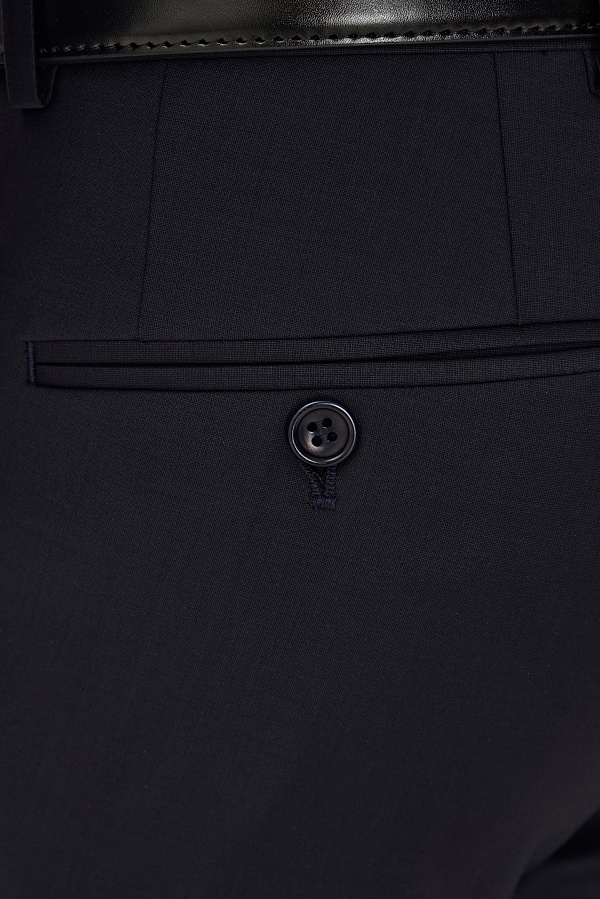 Однотонные иссиня-черные брюки