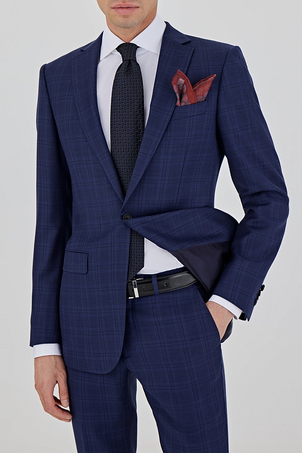Синий костюм в клетку